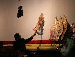 Unissula Nguri-uri Budaya Melalui Pagelaran Wayang Kulit